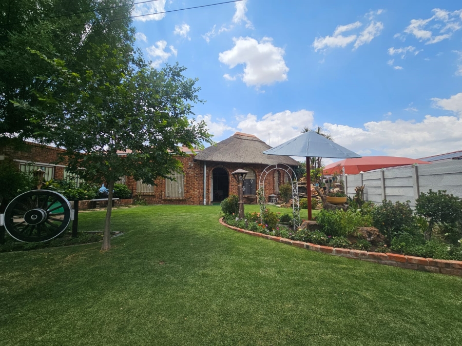 4 Bedroom Property for Sale in Odendaalsrus Free State